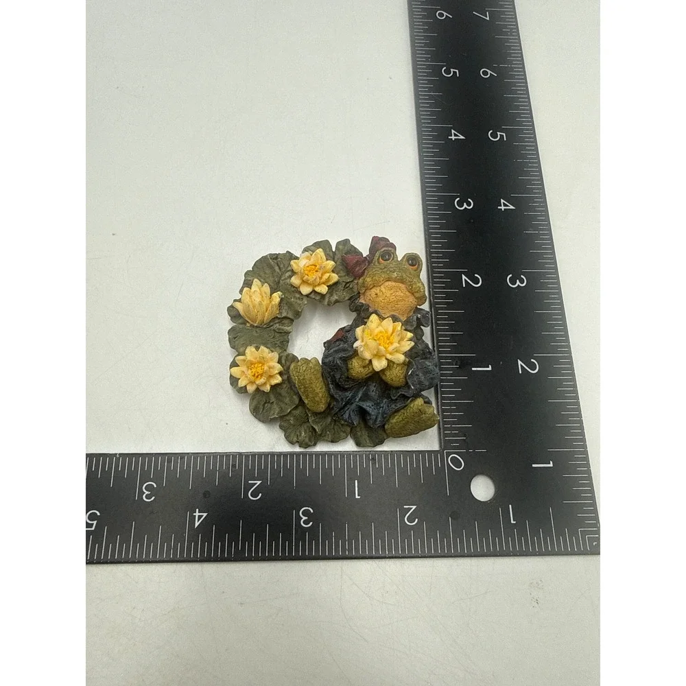 Vintage Frog Lily Pad Wreath Brooch Pin Resin Cottagecore Nature Jewelry